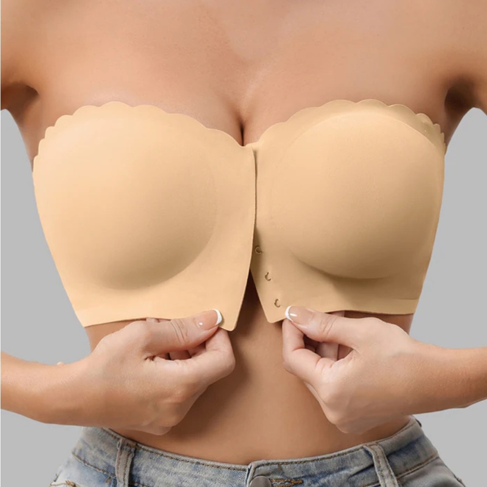 Deangelmon Seamless Strapless Bra with Front Closure size M  NWT